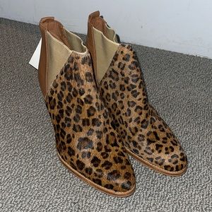 Charles by Charles David Leopard Print size 9